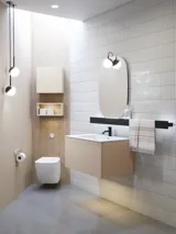 Stijlvolle badkamer inspiratie met beige wastafelmeubel met binnenlade, bovenkast, open plank, ovale spiegel met verlichting, bijpassende hanglampen, plank onder de spiegel en wandgemonteerd toilet. Wanden met lichte, langwerpige tegels